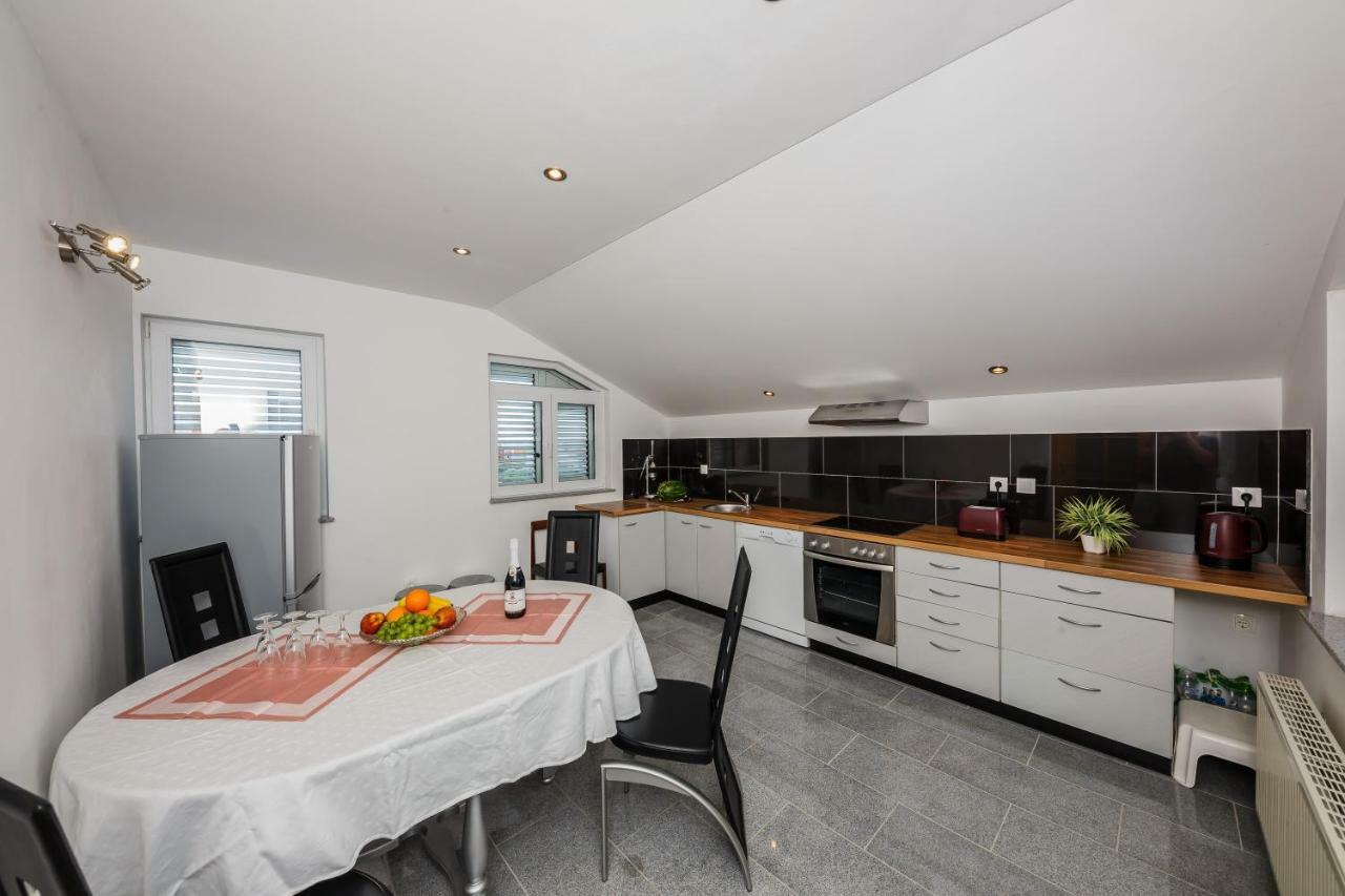 Apartman Lucija Каштела Экстерьер фото