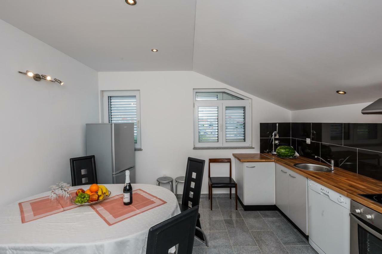 Apartman Lucija Каштела Экстерьер фото
