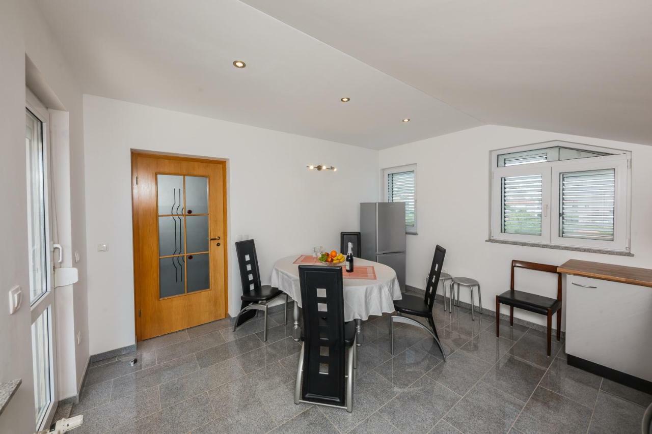 Apartman Lucija Каштела Экстерьер фото