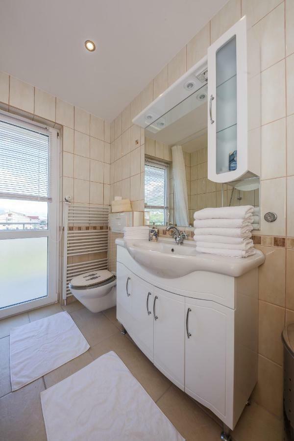 Apartman Lucija Каштела Экстерьер фото