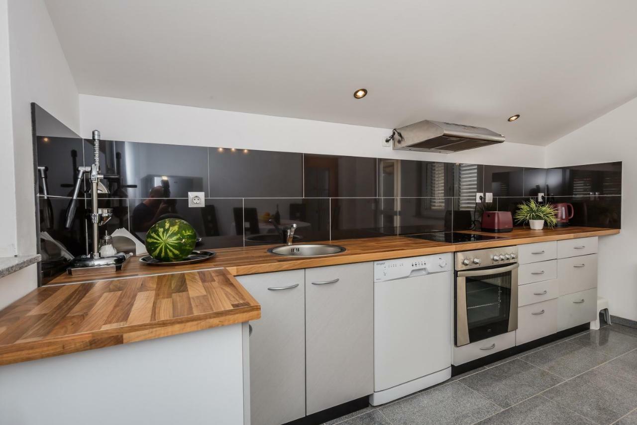 Apartman Lucija Каштела Экстерьер фото