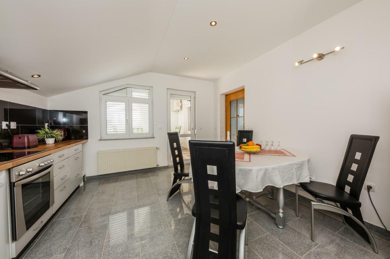 Apartman Lucija Каштела Экстерьер фото