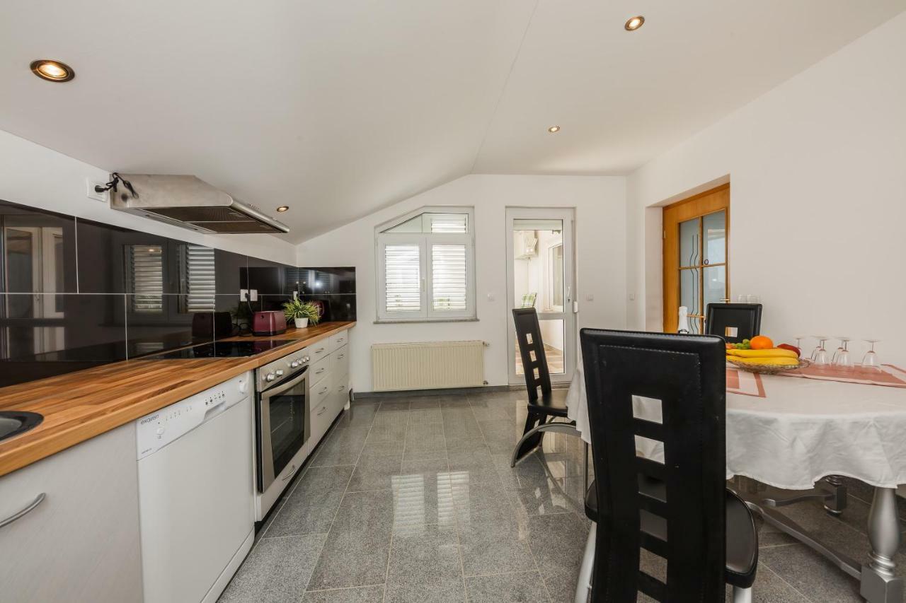 Apartman Lucija Каштела Экстерьер фото